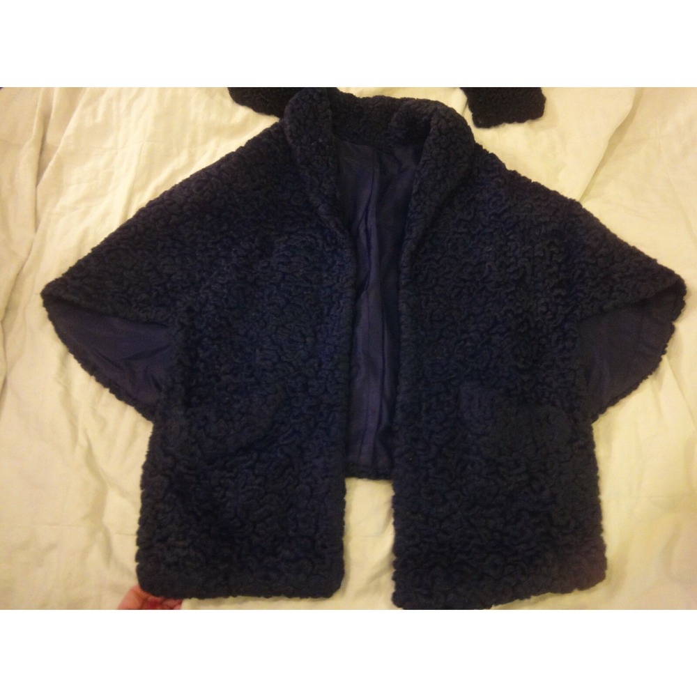 vintage cool weather shawlโ wrap Stoll with pockets & collar piece black